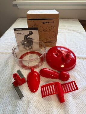 Tupperware QuickChef Manual Food Chopper in Red